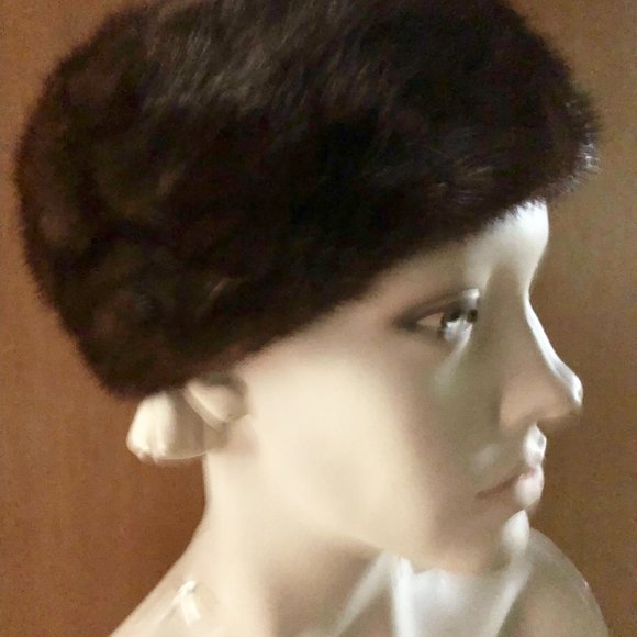 Vintage Mink Pillbox Hat circa 1960s - Picture 4 of 8